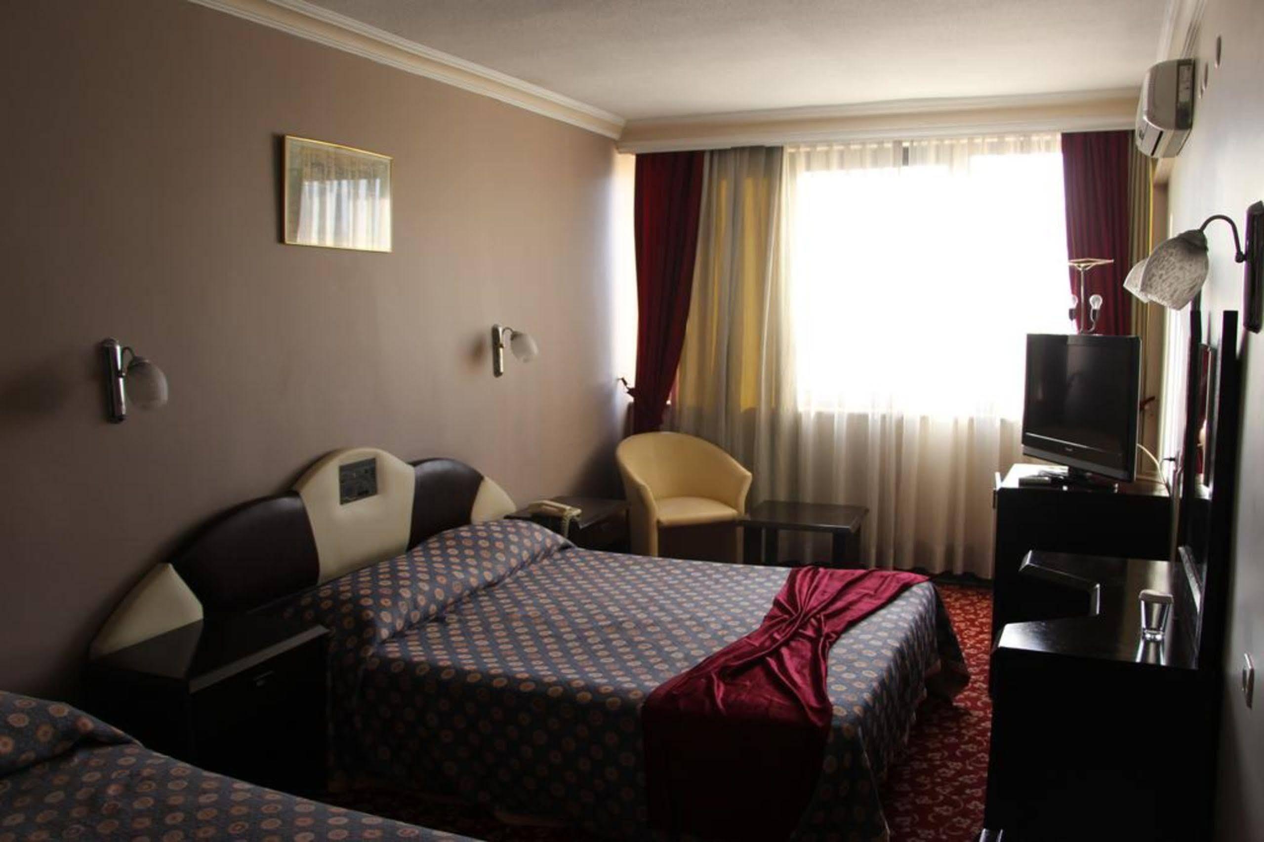Akyuz Hotel Ankara Buitenkant foto